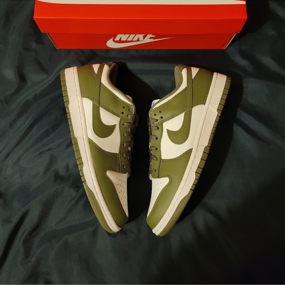 Nike Olive Dunks, Brand new with Box, never worn! Size 9 in Men! - Picture 3 of 5